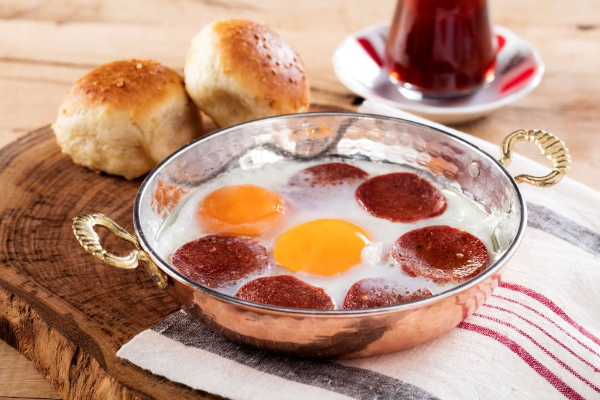 SAHANDA SUCUKLU YUMURTA